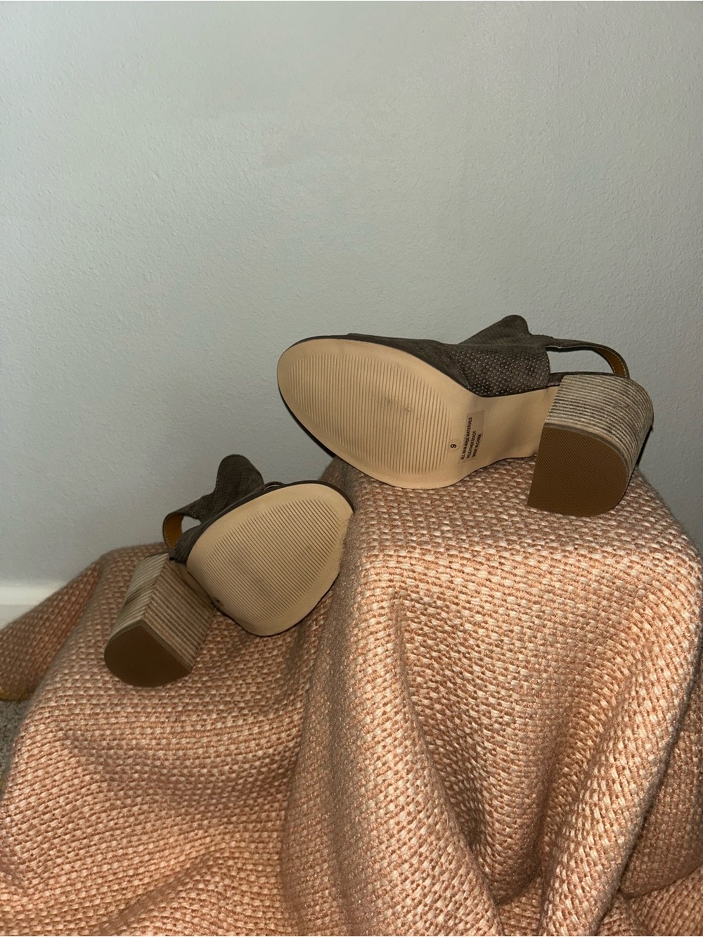 NEW DV by Dolce Vita Brown Taupe Peep-Toe Block Heel Sandals Sz 9 - Picture 6 of 8